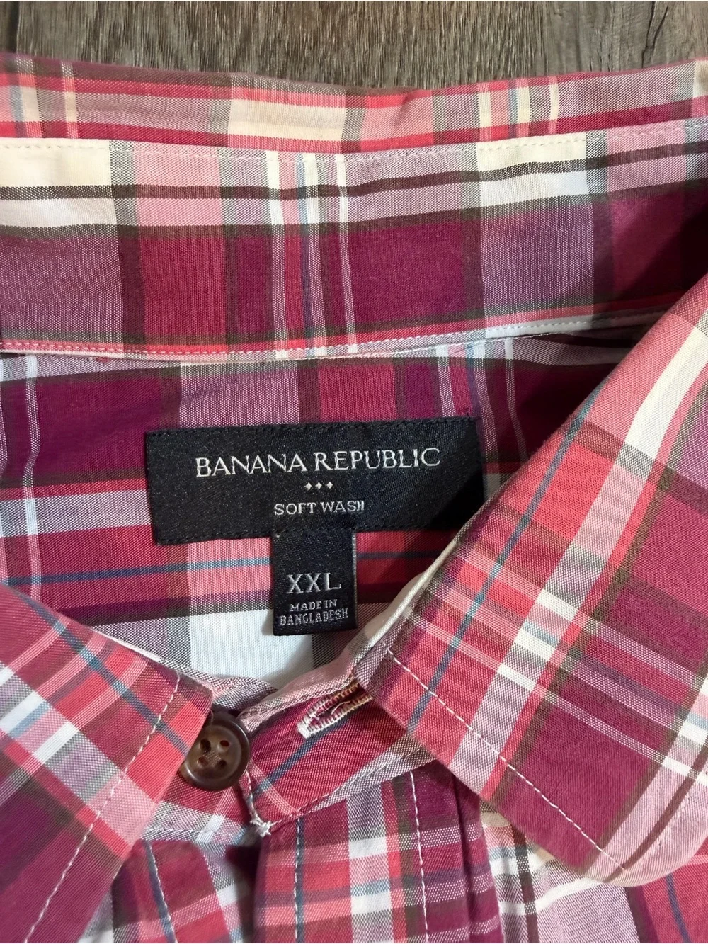 Banana Republic Men's Red and White Plaid Short-Sleeve Button-Down Shirt